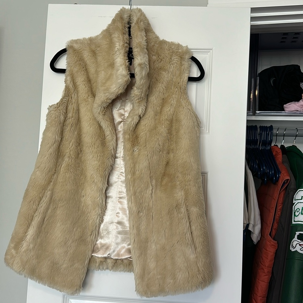 Kristen Blake Womens Size XS Thick Plush Tan Faux Fur Vest
